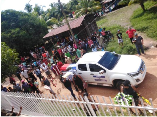 Sepultan restos de comunicador social y a su esposa asesinados en Puerto Lempira (FOTOS)