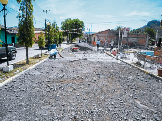 Inicia empedrado de calles en Goascorán