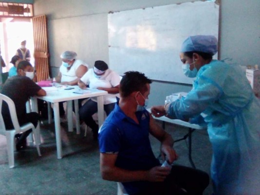 Así se desarrolla la segunda jornada del 'Vacunatón' en siete departamentos de Honduras