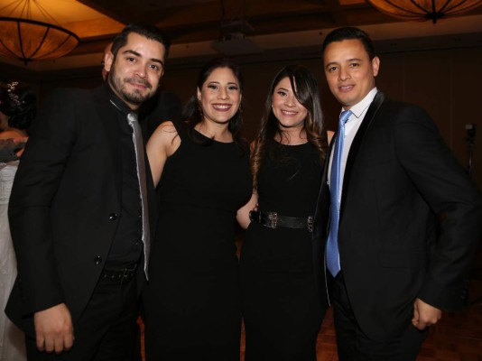 Dayana y Luis continúan su historia de amor