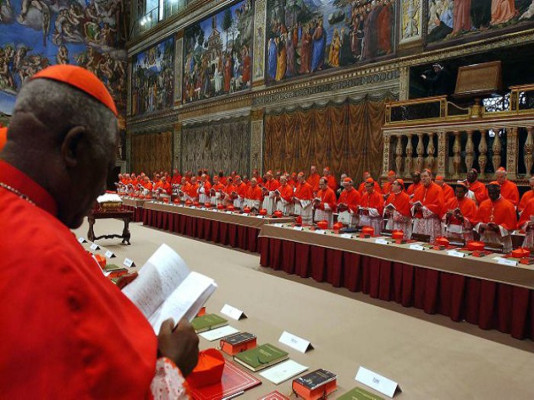 Cardenales inician primera reunión previa a cónclave