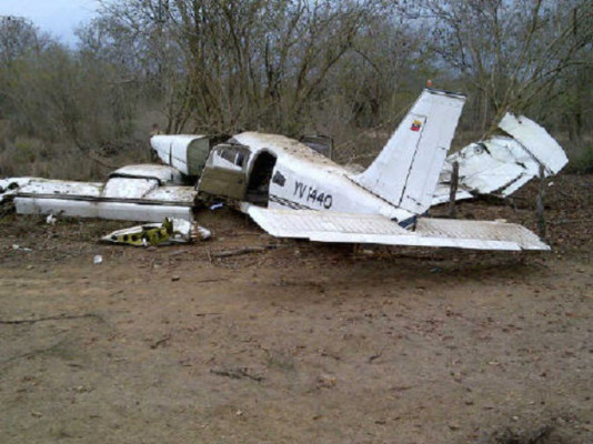 Contra árboles se estrelló narcoavioneta en el norte de Honduras