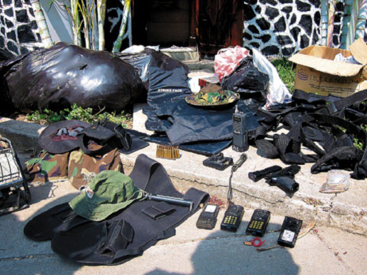 Autoridades buscan más pertrechos policiales y militares