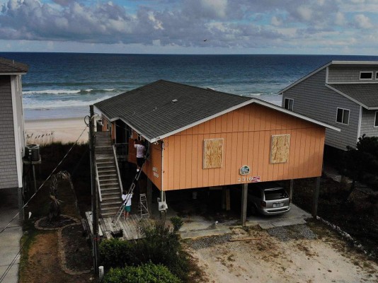 Huracán Florence golpea las costas de Estados Unidos y amenaza con dejar estragos