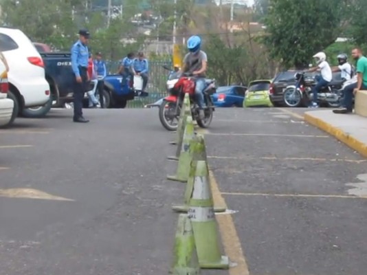 ¿Quieres sacar una licencia para moto? Este es el examen práctico