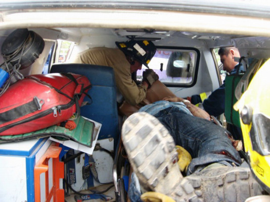 Un muerto deja colisión entre pick up y camión