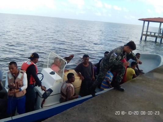 Las imágenes del rescate de los tripulantes del barco que naufragó en La Mosquitia