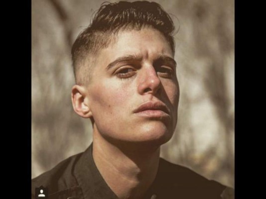 Modelo con rostro de varón impacta en las redes sociales