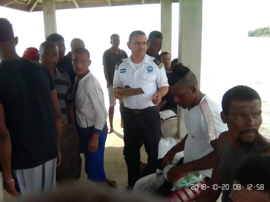 Las imágenes del rescate de los tripulantes del barco que naufragó en La Mosquitia