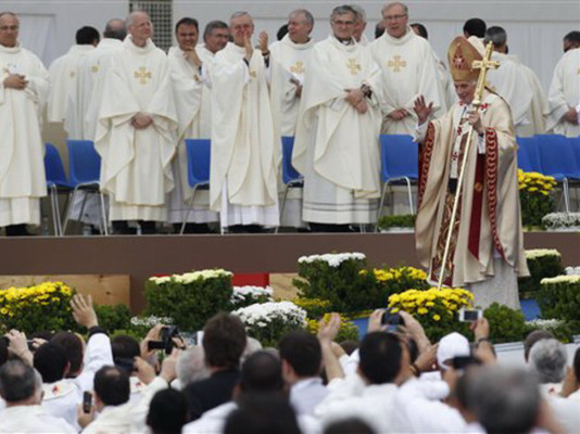 Ante un millón, el Papa habla en contra del materialismo