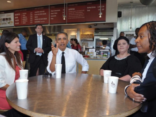 Obama se escapa de Casa Blanca y hace de las suyas