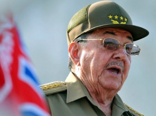Presidente Raúl Castro encabeza masivo homenaje de Cuba a Chávez