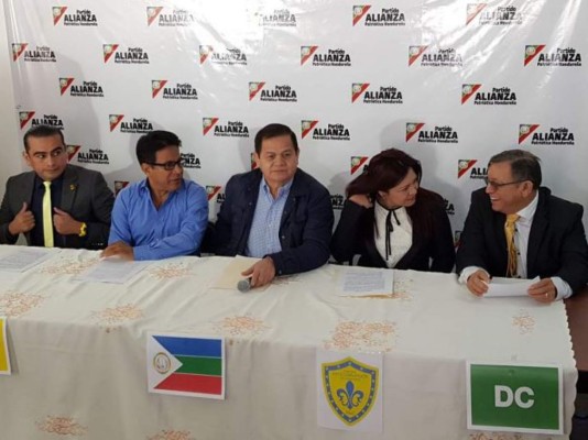 Partidos minoritarios en Honduras plantean soluciones para poner fin a crisis política