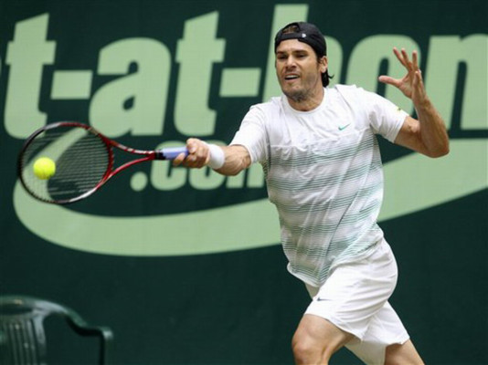 Haas sorprende a Federer y es campeón en Halle