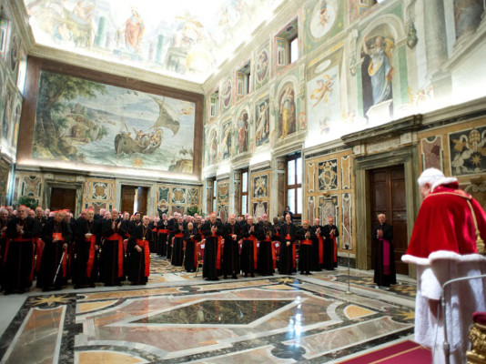 Benedicto XVI promete obediencia a su sucesor