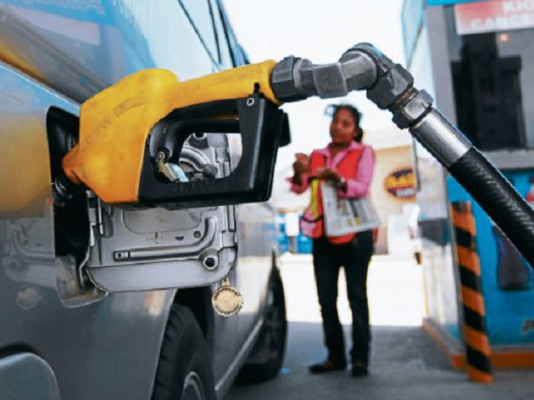 A partir del lunes, gasolinas bajarán más de un lempira en Honduras