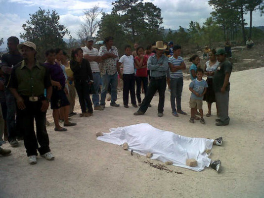 Por robarle su motocicleta matan a joven en Agalteca