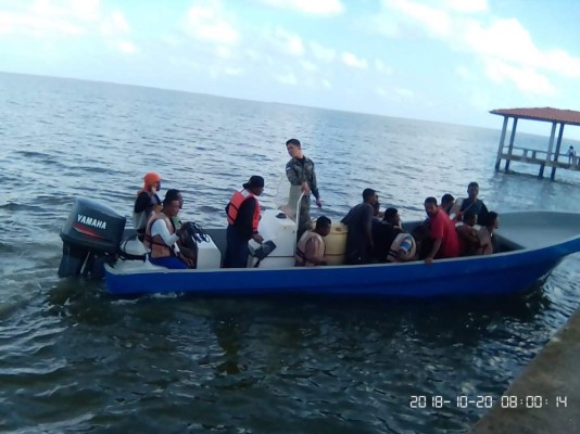 Las imágenes del rescate de los tripulantes del barco que naufragó en La Mosquitia