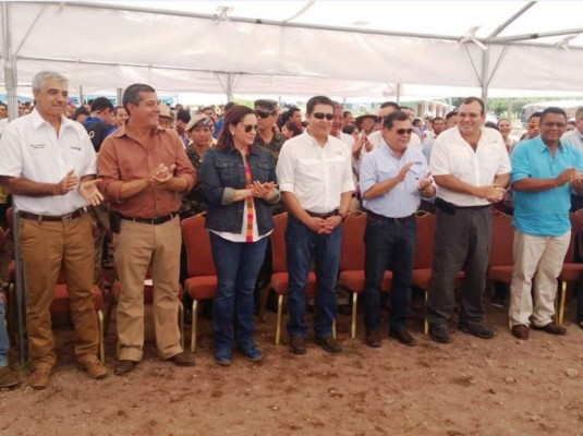 JOH entrega 140 viviendas en El Rosario