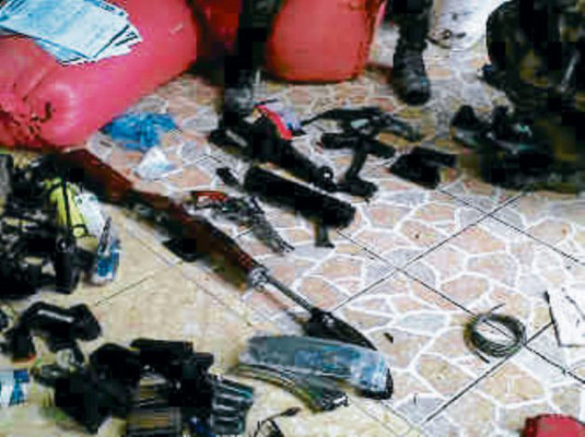 Decomisan arsenal militar en rancho en Bonito Oriental