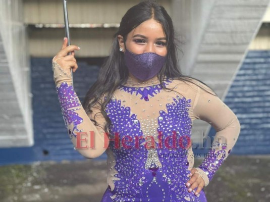 Bellas palillonas del Central se lucen en el show del Bicentenario (FOTOS)