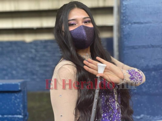 Bellas palillonas del Central se lucen en el show del Bicentenario (FOTOS)