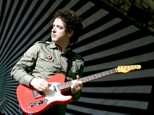 Cerati reconoce voces y mueve la cabeza