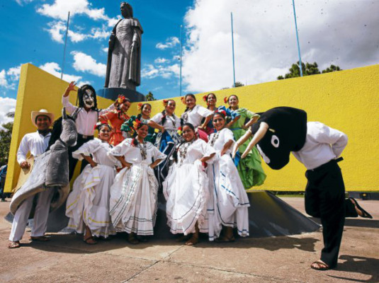 Embajadores del folclore hondureño