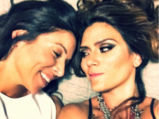 Famosas que demuestran su amor en público con sus novias