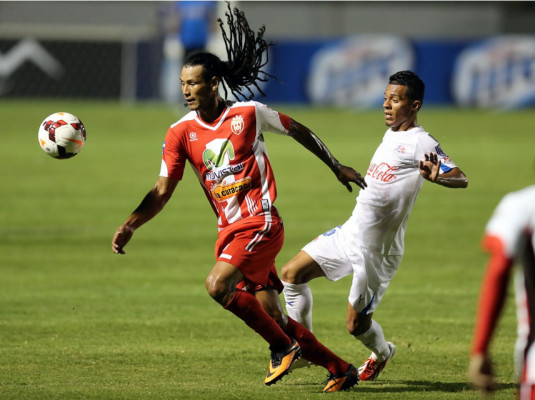 'Choco' Lozano mantiene vivas las esperanzas del Olimpia