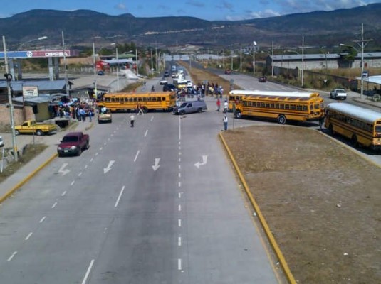 Protesta por bloqueo a señal telefónica
