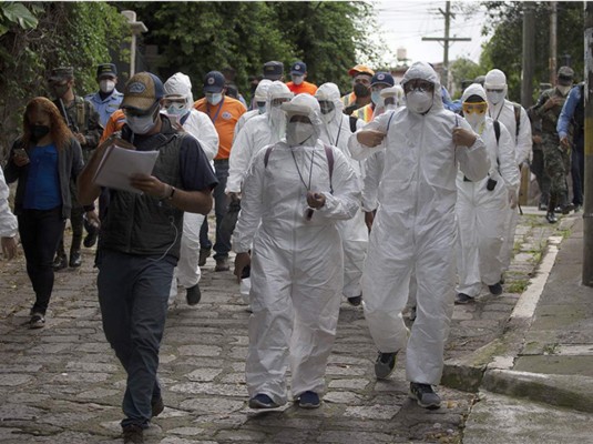 La administración Hernández aplicó una serie de medidas para contrarrestar la pandemia de covid-19.