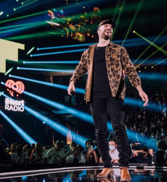 ¿Quién es Sam Hunt y por qué su esposa lo acusa de adúltero?