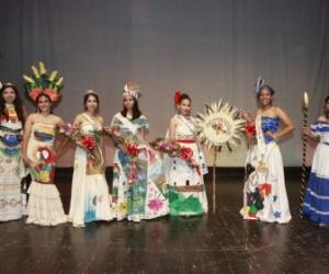 Quince damitas se disputaron el título de Señorita Independencia.