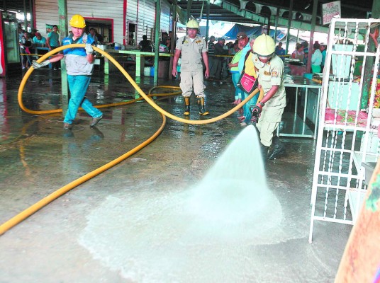 Mercados son una bomba de tiempo, afirman técnicos