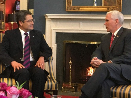 Juan Orlando Hernández y Mike Pence dialogan sobre extradición de hondureños &nbsp;&nbsp;&nbsp;