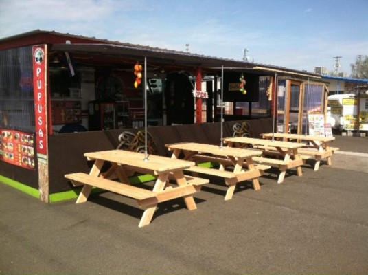 Hondureño vende delicias catrachas en Portland