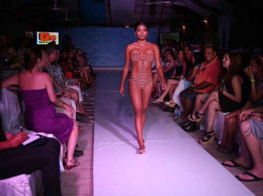 Seductor desfile de trajes de baño