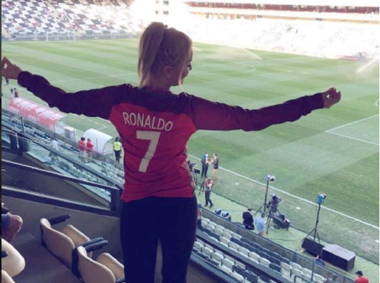 Hermana de Cristiano Ronaldo recibe ostentoso anillo de compromiso de su novio