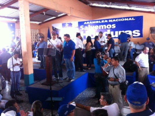 Ricardo se suma a JOH 'por amor a Honduras'