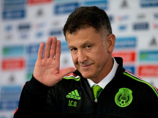 Entrenador Juan Carlos Osorio viajó a Rusia con esposa y amante
