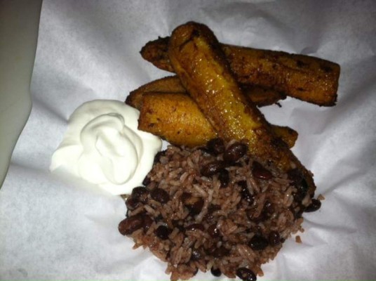 Hondureño vende delicias catrachas en Portland