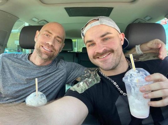 El impactante antes y después de enfermero que sobrevivió al Covid-19