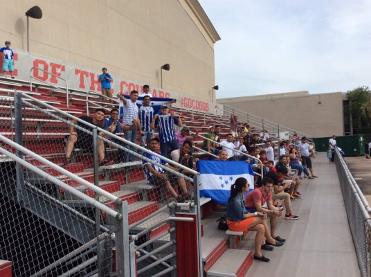 Afición catracha apoya a la selección en Houston &nbsp;