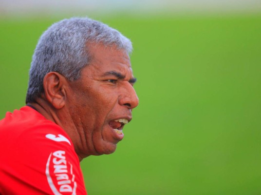 Héctor Castellón suena para dirigir a Olimpia