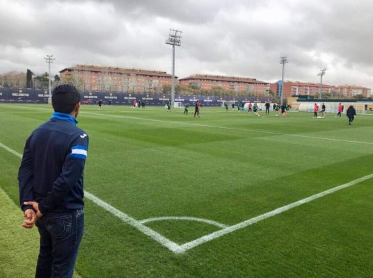 Amado Guevara, cerca de los ídolos de Real Madrid y Barcelona