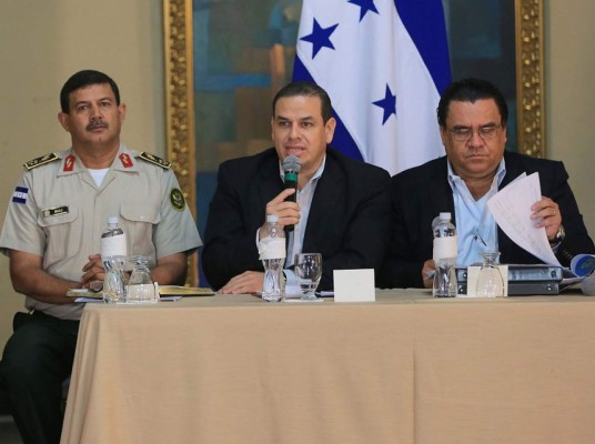 Samuel Reyes y Arturo Corrales en la conferencia de prensa realizada el jueves.