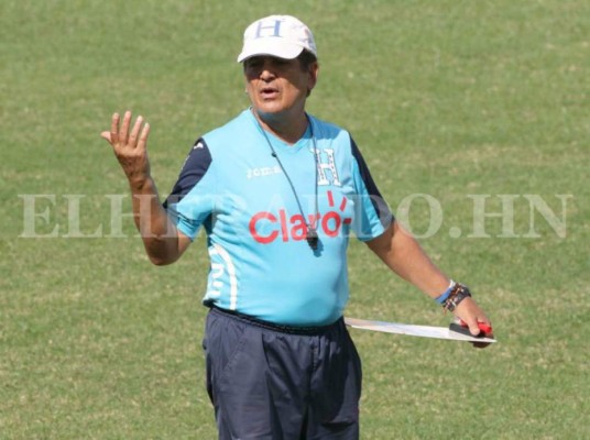Jorge Luis Pinto, entrenador de Honduras: 'Buscar un gol es clave en el Azteca'&nbsp;