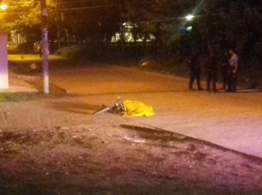 Matan a joven que se conducía en bicicleta en La Ceiba