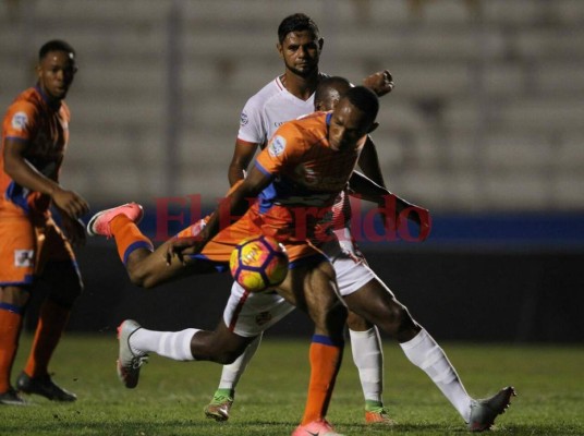Lobos UPNFM golean 3-0 a la Real Sociedad en el estadio Nacional de Tegucigalpa